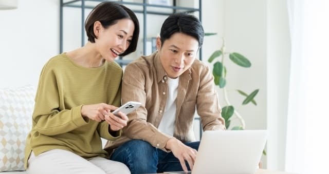 見積もりページで条件を確認してから問い合わせるお客様のイメージ